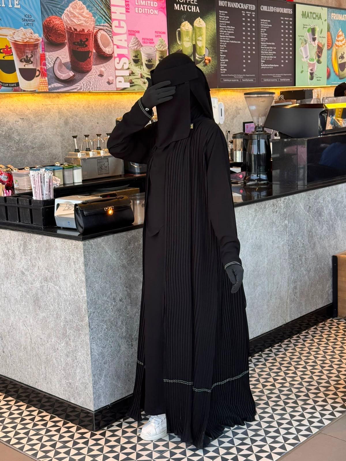 عبايه : سوده