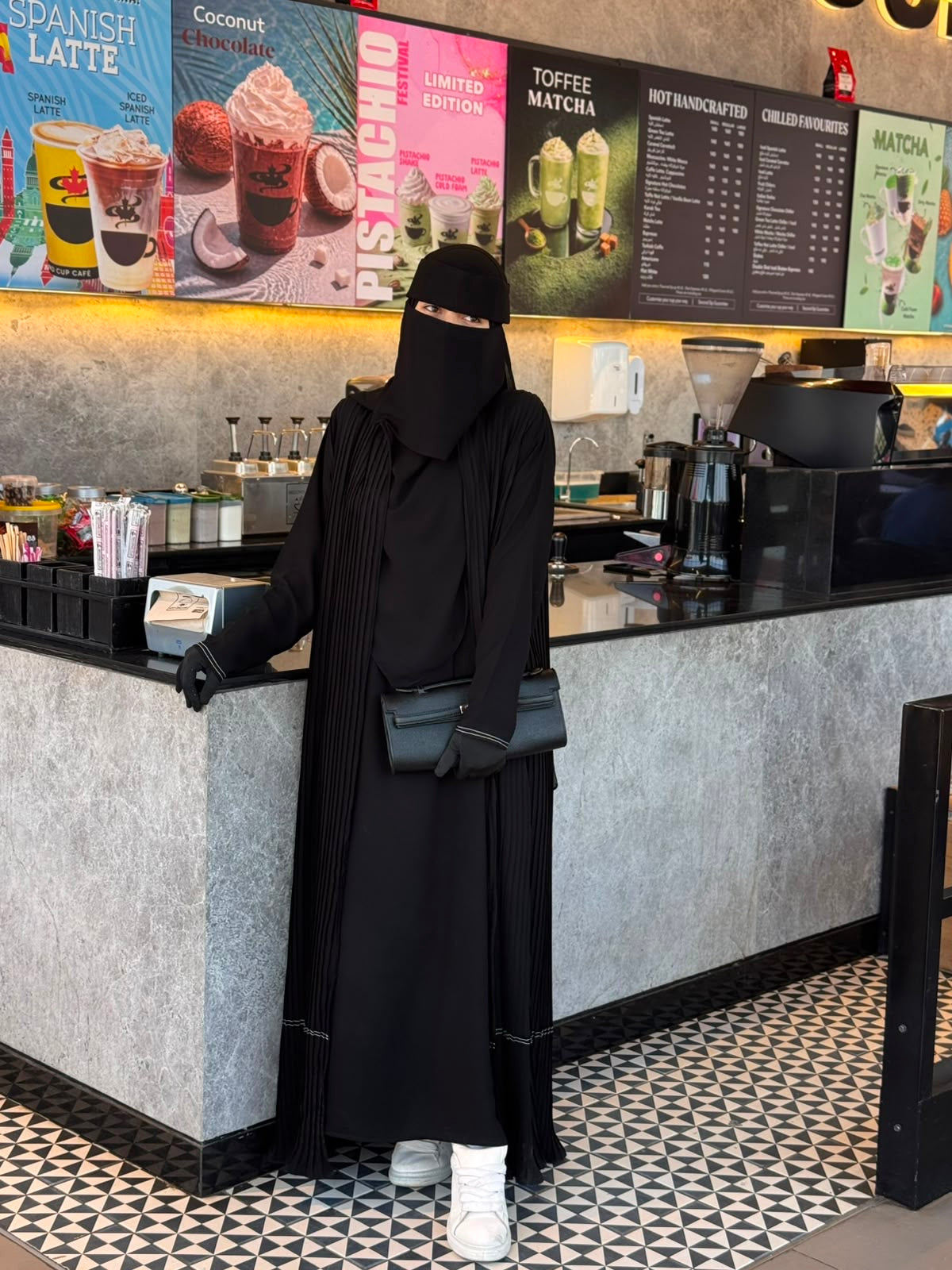 عبايه : سوده