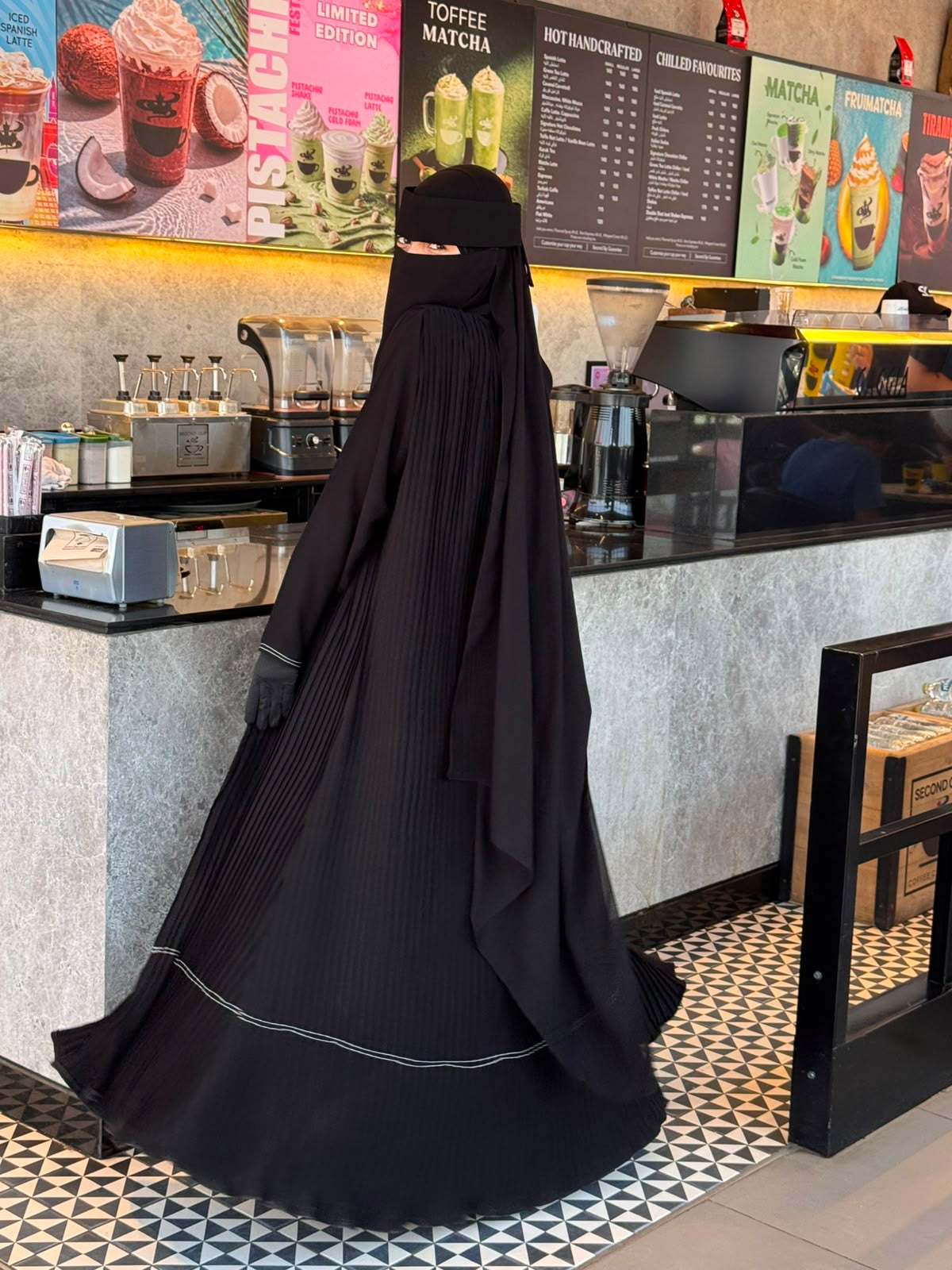 عبايه : سوده