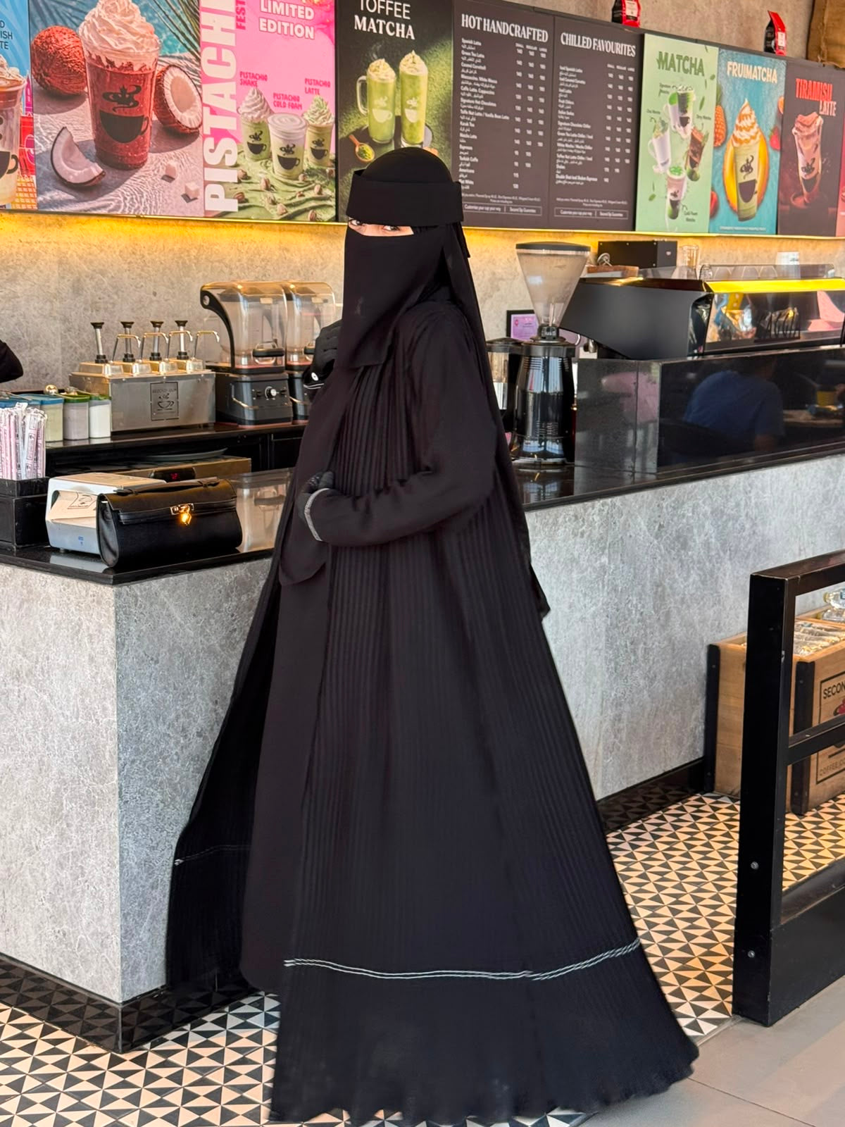 عبايه : سوده